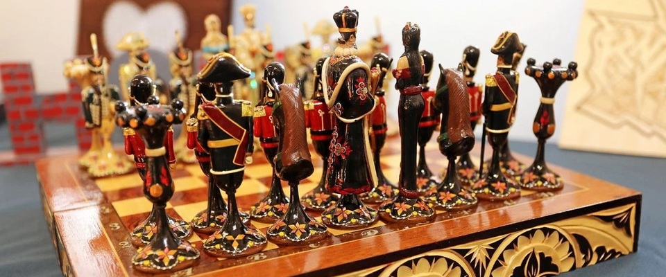 Schachfiguren aus Brot: Auch dieses in Russland hergestelltes Exponat ist in der Gelsenkirchener JVA zu sehen.