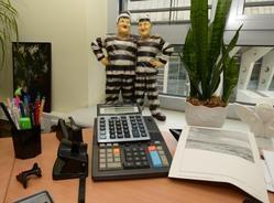 Büroschreibtisch mit Tischrechner Büroschreibtisch mit Tischrechner